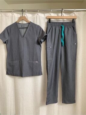 FIGS Women’s 2-Piece Set Gray Scrub Top & Pants Set Teal Drawstring XS